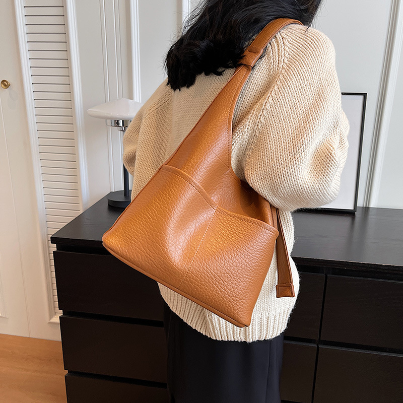 Gran capacidad casual bolsa de axilas para las mujeres 2023 otoño nueva moda casual cubo bolsa de trabajo bolso de hombro de cercanías