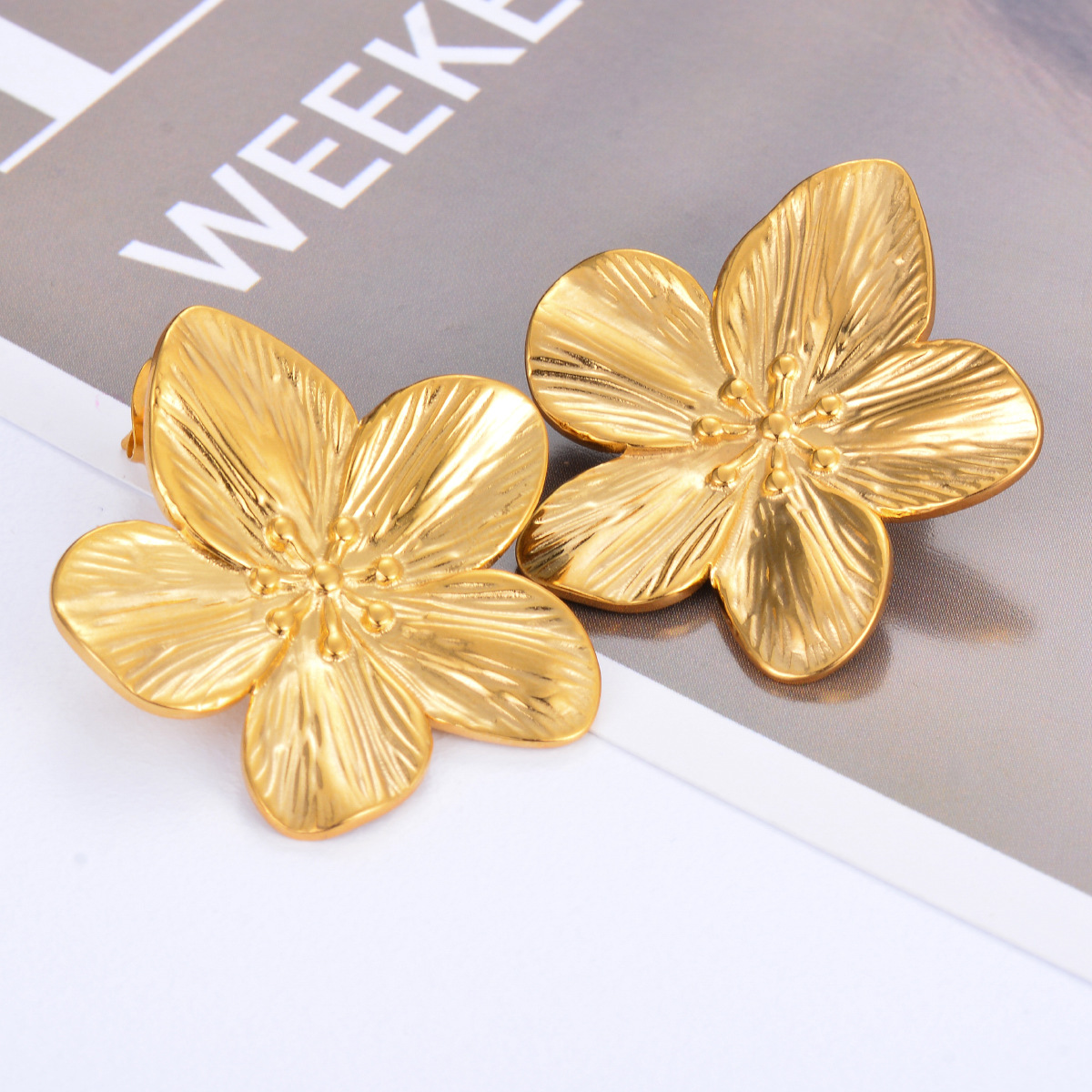 1 Pair Glam Retro Flower Plating Inlay Stainless Steel Artificial Pearls Ear Studs display picture 7