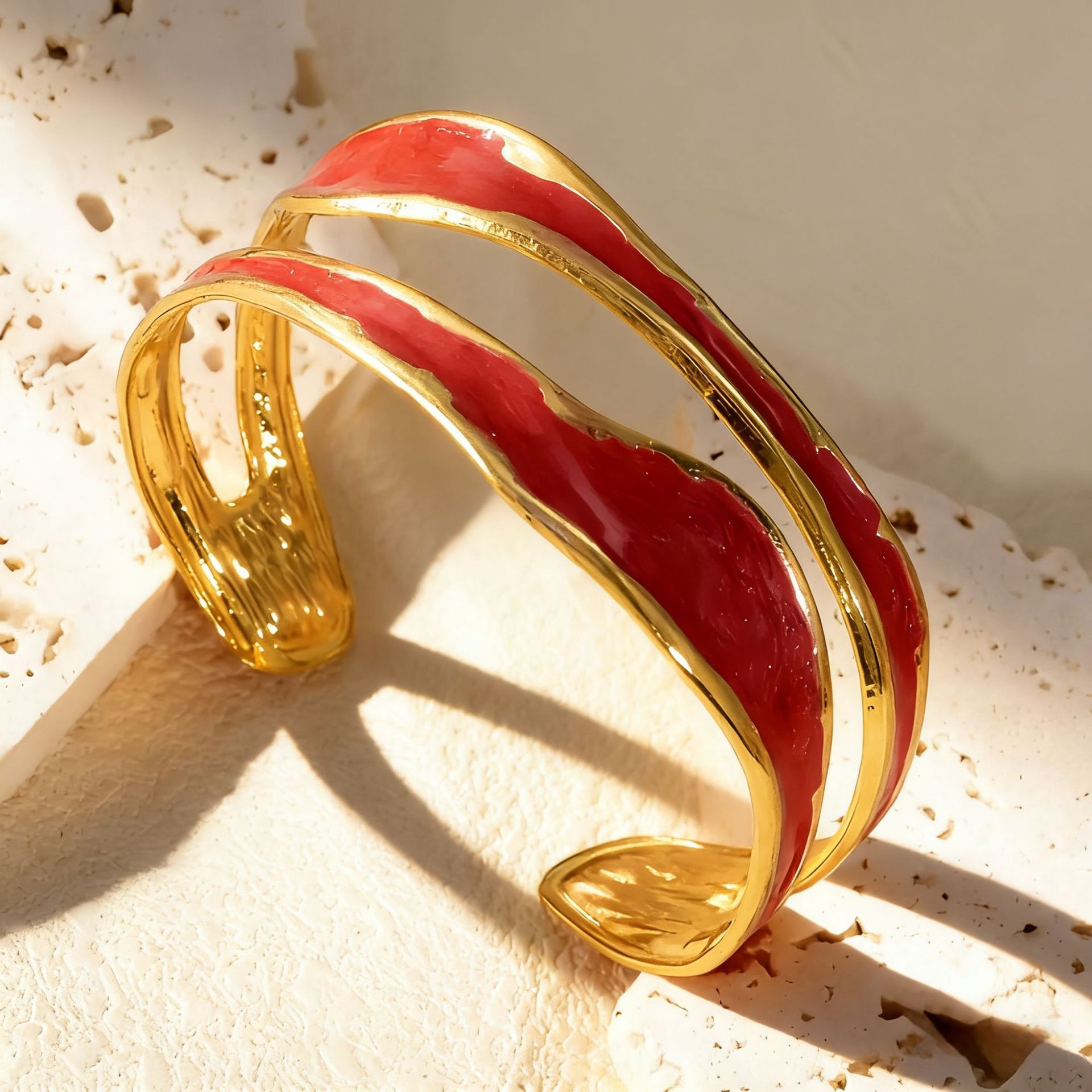 Doble pulsera roja irregular
