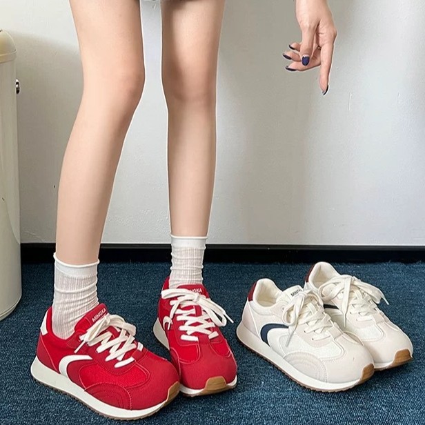 2025 nuevos zapatos deportivos de capacitación deportiva ligera con suela gruesa y casuales para mujeres versátiles verano y otoño malla transpirable simple zapatos Agan