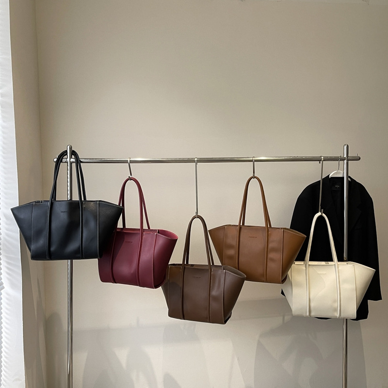 Women's bag 2025 new vintage underarm bag large capacity simple tote bag shoulder handbag ladies wholesale