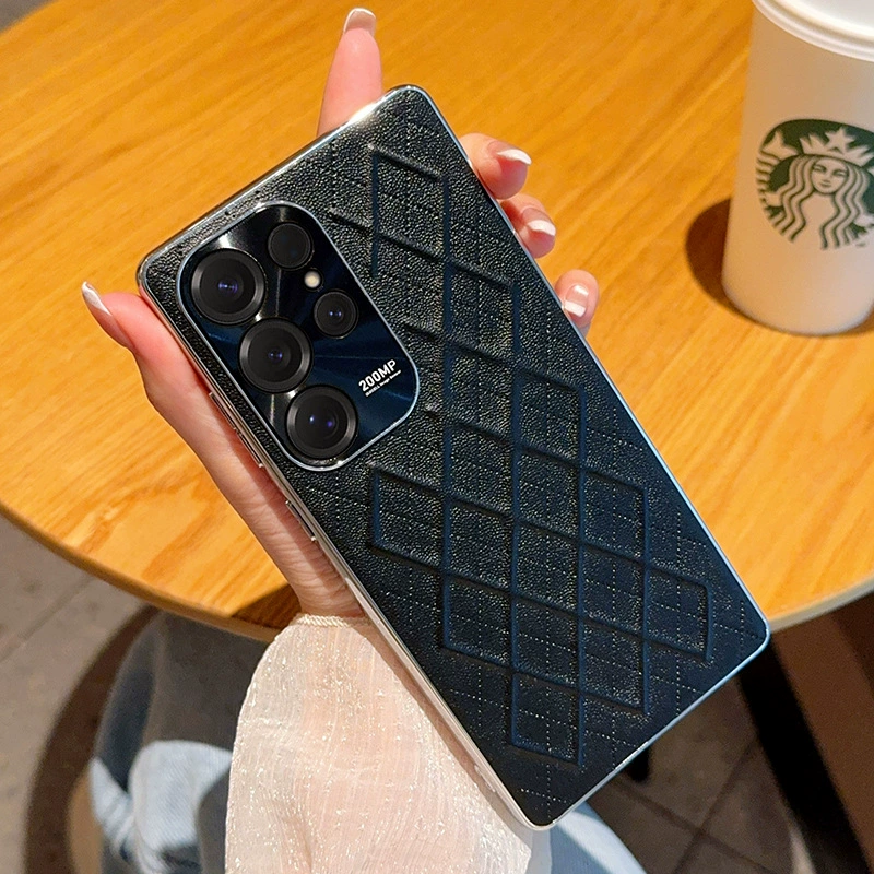 Чехол для телефона совместимый с Samsung S25 с рисунком в виде ромбов, стиль Chanel (S25)