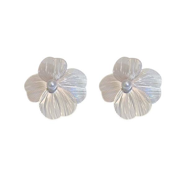 Elegant universal design earrings