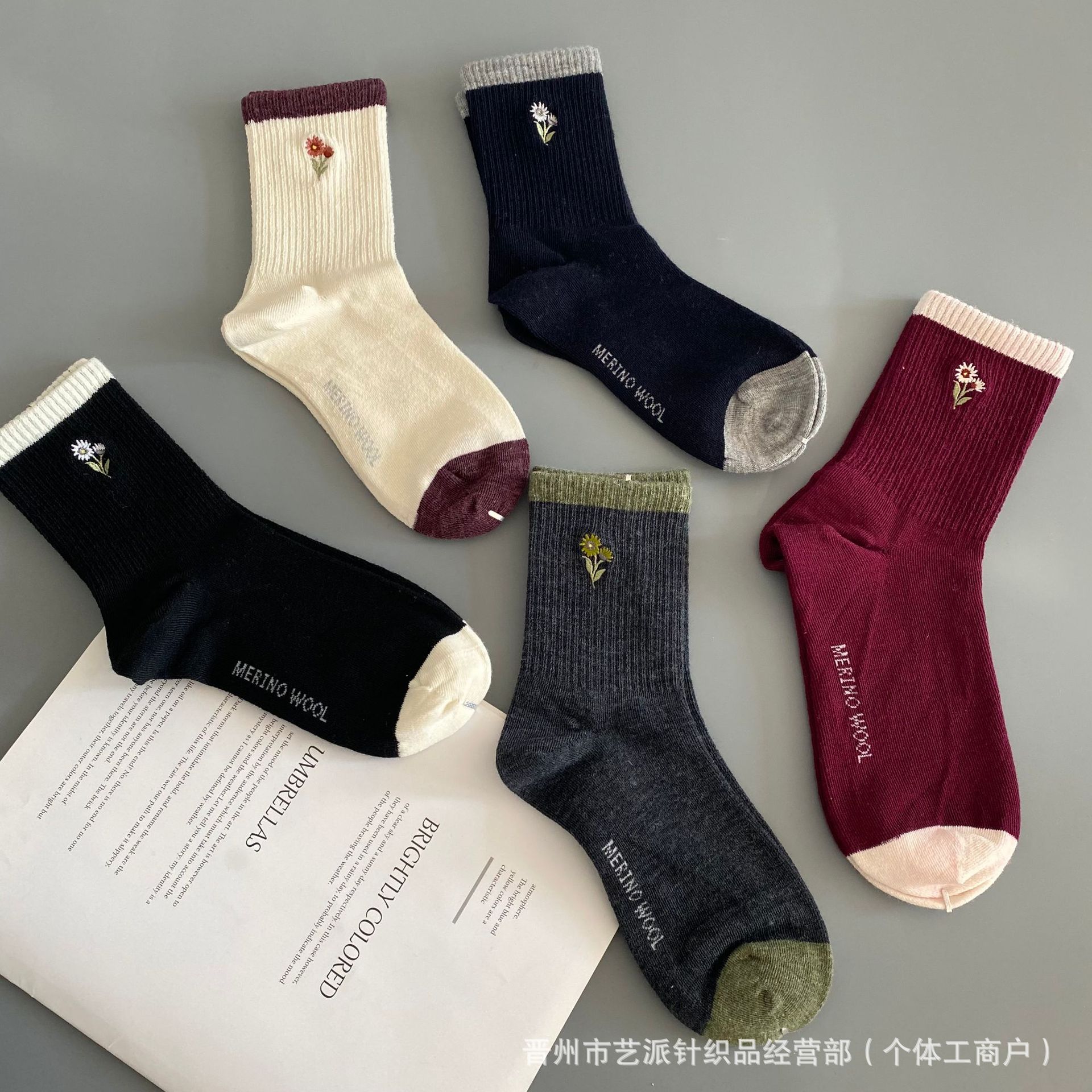 80% Merino Wool Socks Retro Embroidered Flowers Warm Men's and Women's Outdoor Hiking Sports Mid-Calf Socks