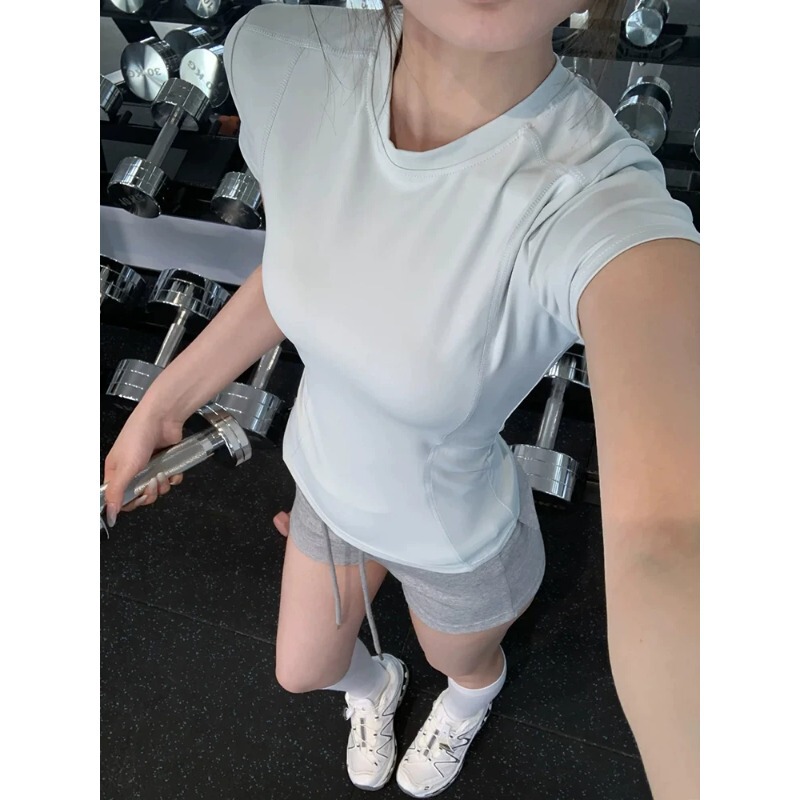 Sky Blue Sports Ice Silk Short-Sleeve T-Shirt for Women, Summer Thin Quick-Dry Fitness Yoga Top for Petite Figures Sky Blue Sports Ice Silk Short-Sleeve T-Shirt for Women, Summer Thin Quick-Dry Fitness Yoga Top for Petite Figures