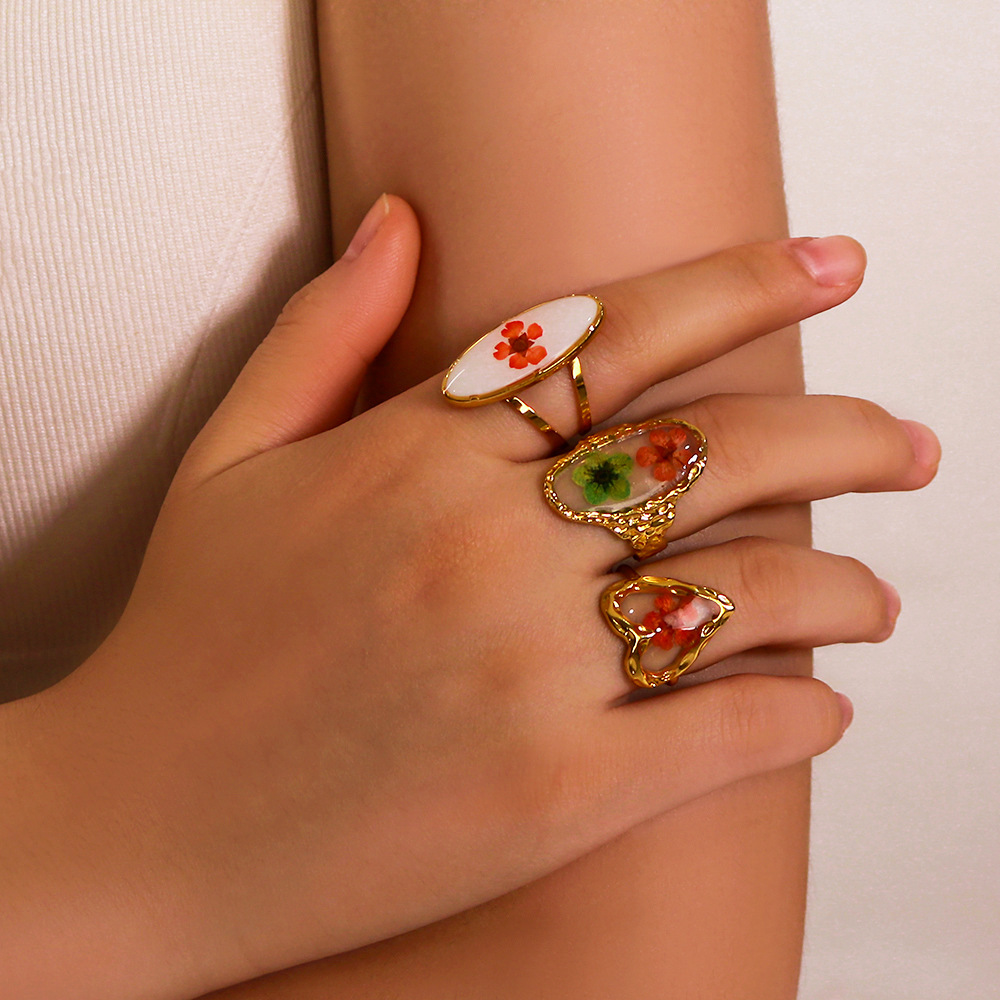 18K Real Gold Plated Plating Material Resin, Flowers Inlay Material Wholesale Jewelry Elegant Heart Shape Flower Titanium Steel Asymmetrical Plating Open Rings