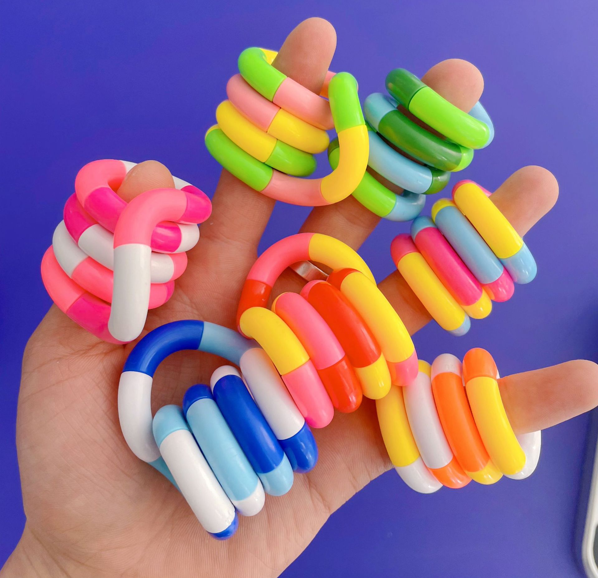 Tan juguetes rojos en línea Twist Le calor decolor gl dedos juguetes descomprimidos EDC niñas adhd regalos al por mayor