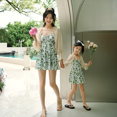 批發新款親子游泳衣顯瘦連體裙式聚攏遮肚顯瘦寶寶女童可愛小清新