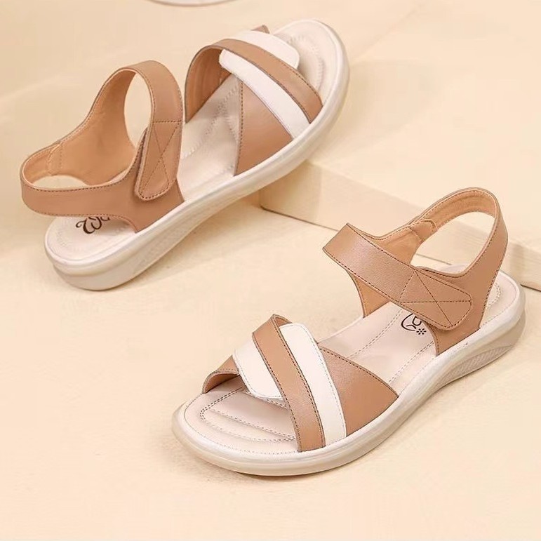 2026 sandalias de verano suaves con suela blanda zapatos de mediana edad con colores casuales velcro sandálias de playa planas
