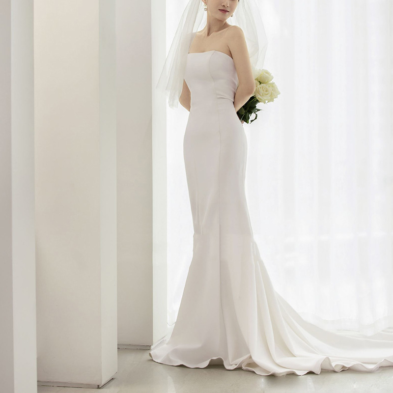 Bride's Light Wedding Dress for Wedding Banquet, Elegant Strapless 2026 New Style Indoor Wedding Photoshoot, Simple and Elegant Waist-Cinching Fishtail Evening Dress