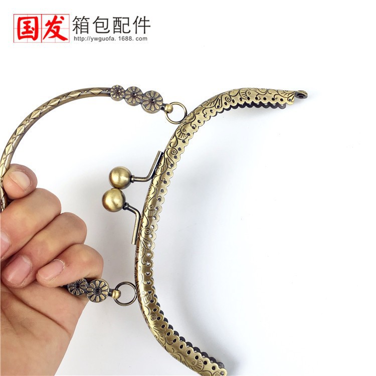 No en stock: 16.5CM arco dragón-fénix encaje cabeza de bola tres flores mano oro