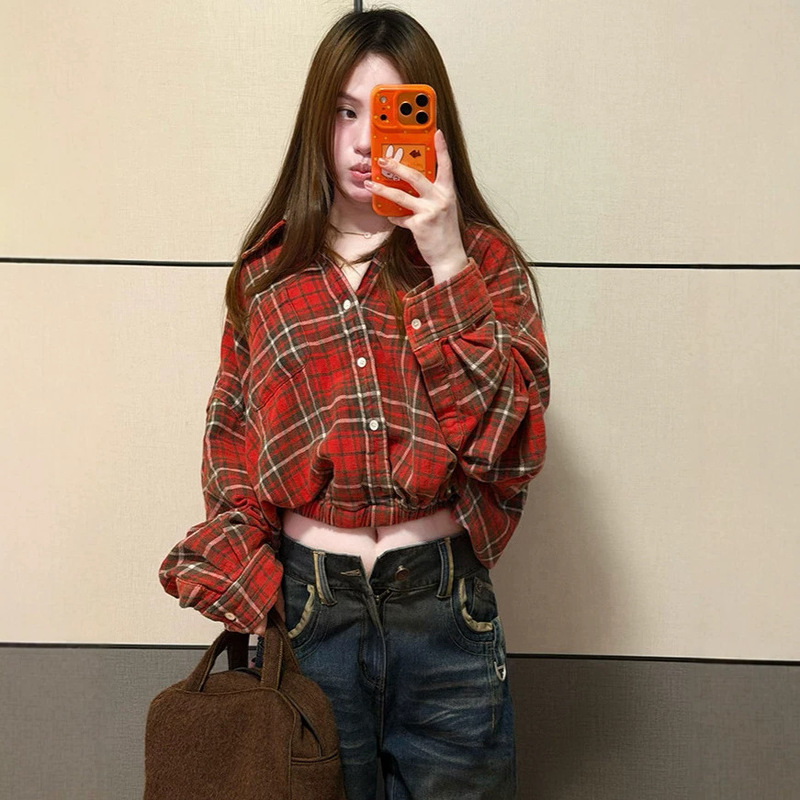 2026 new American retro red plaid shirt with elastic hem, women's autumn and winter new collection, niche and casual style 2026 new American retro red plaid shirt with elastic hem, women's autumn and winter new collection, niche and casual style