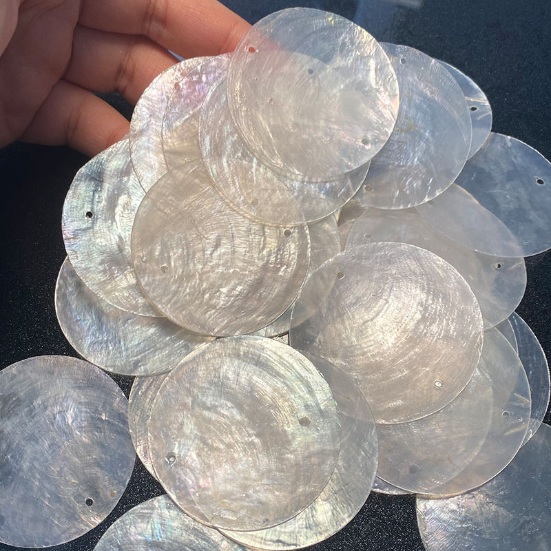 天然貝殻の丸い鏡貝の原材料の柔らかい貝のDIY照明器具の部品の半透明|undefined