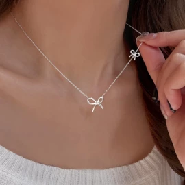 项链;耳钉;手链