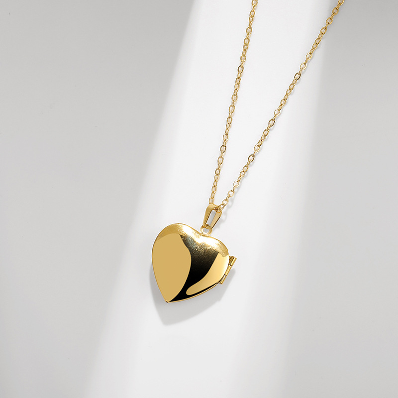 Casual, Daily Occasion Titanium Steel Material Wholesale Jewelry Sweet Heart Shape Titanium Steel Rhinestones 18K Gold Plated Inlay Locket Necklace