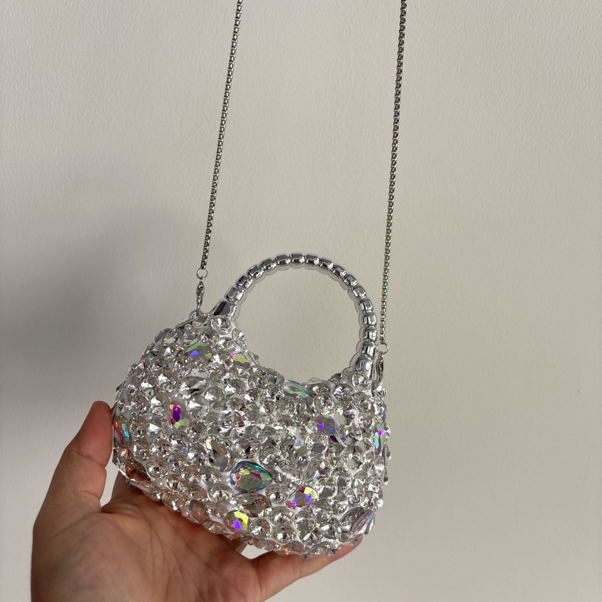 2025新型ファッション女性ハンドバッグ夏百合バッグ対外貿易アクリルドリル付き宴会バッグハンドバッグ