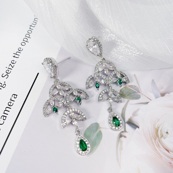 fashionable three dimensional earrings drop-shaped with zircon
