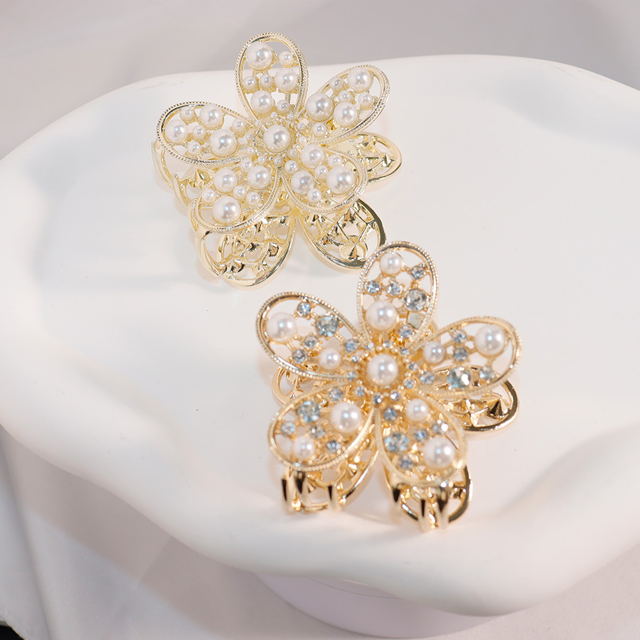 IG Style, Elegant, Sweet Style IG Style Elegant Sweet Women's Flower Fish Shark Alloy Rhinestones Pearl Hair Clip Hair Claws