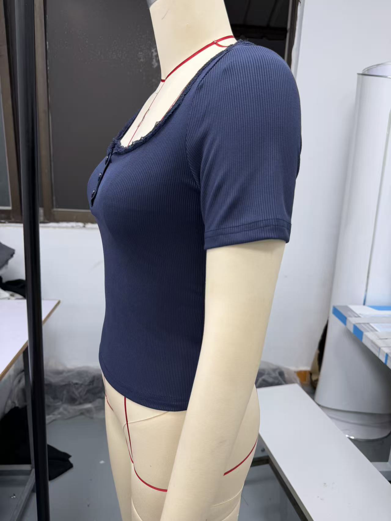Lace-Up V-Neck Short Sleeve Top For Women, Fashion Basic Casual Blouse With Button Detail, Spring Summer Essential_ecoleips.com