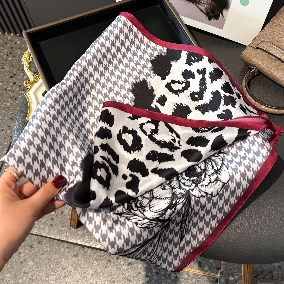 Spring/Summer New Luxury Printed Square Scarf For Women 100% Mulberry Silk Versatile Thin Neck Scarf Shawl - Thumbnail 3