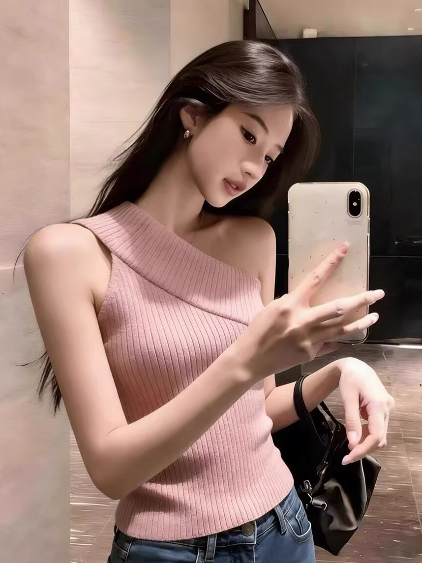 Áo ba lỗ nữ vai trễ phối dây đan chéo, phom ôm sát, kiểu dáng không tay mặc trong hoặc ngoài — màu hồng