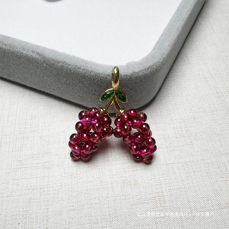 石榴石葡萄吊坠 硕果累累 女水晶吊坠 酒红色 颜色浅 透原创设计