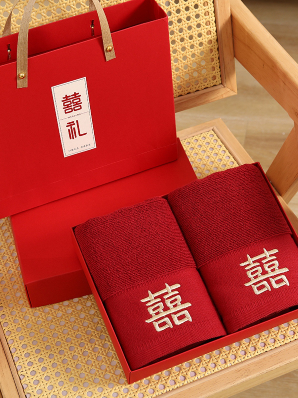 퓨어 코튼 레드 타월 목욕 타월 4 개 세트 선물 가방 웨딩 축하 결혼식 축하 단어 떨어지지 않는 달리기