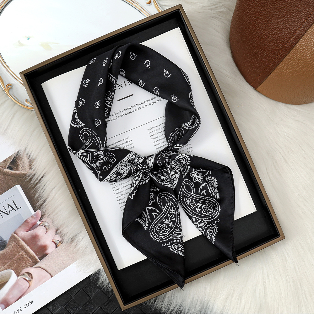 Flor de anacardo de todo fósforo transfronterizo blanco 70 bufanda cuadrada sensación de alta calidad para mujer bolsa atada para atar cabello bufanda de seda de imitación de cuello al por mayor