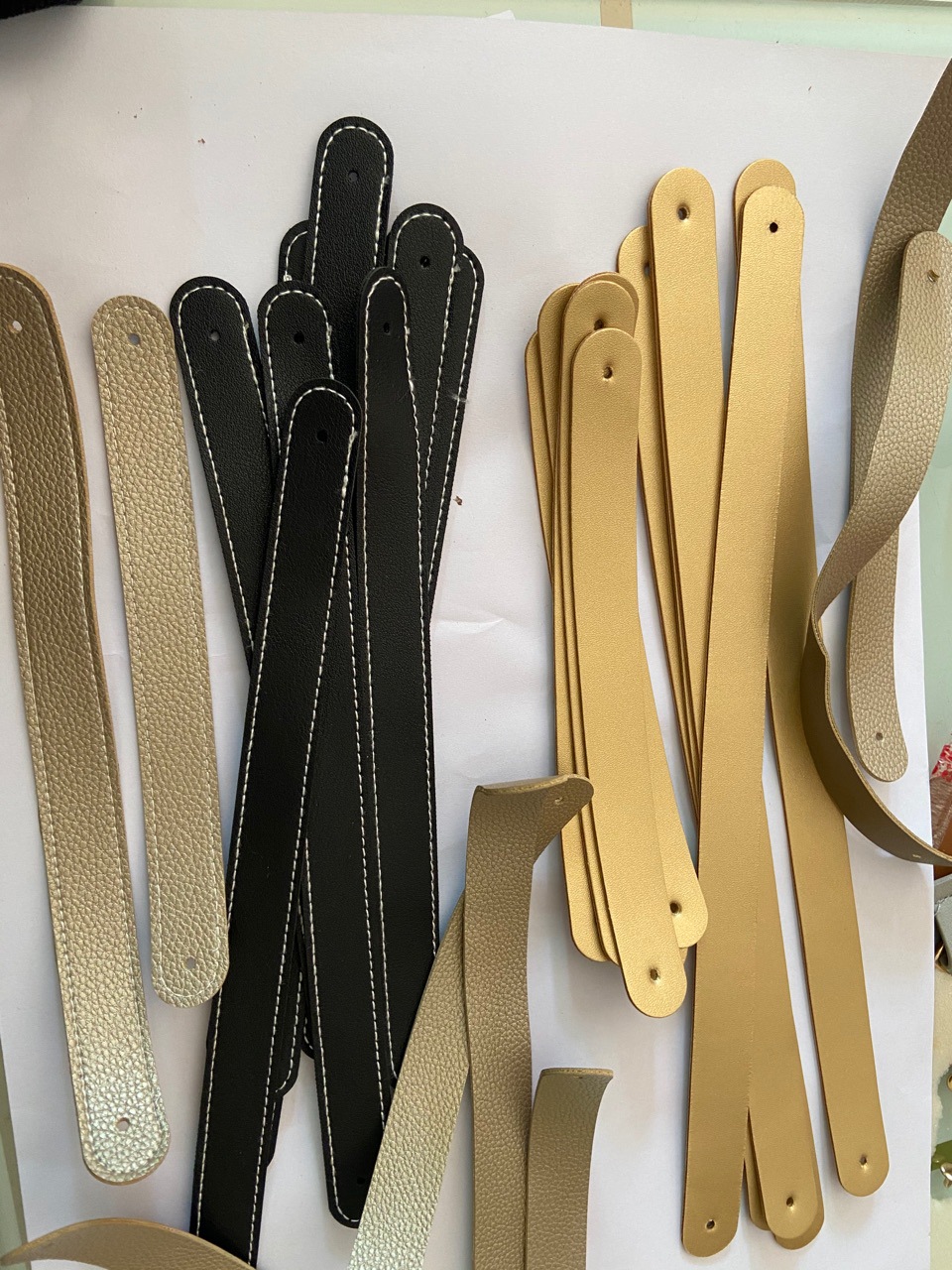 厂家订制环保多款双面PU手提油边手挽多色皮条绳礼盒拉手皮手挽