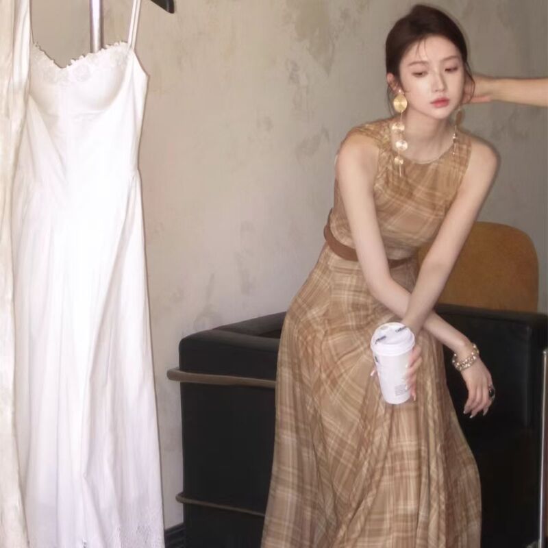 Retro Plaid Sleeveless Vest Dress for Women in Summer, Slim Fit, Long Skirt, Slimming Look Waist, A-Line Skirt Retro Plaid Sleeveless Vest Dress for Women in Summer, Slim Fit, Long Skirt, Slimming Look Waist, A-Line Skirt