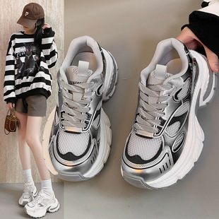 ����r���ϵ�ЬŮЬ2025�����¿�W�t�����\��Ь�ӾW�������eЬ