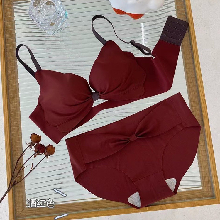 El otoño y el Invierno nuevo color puro de la muchacha las mujeres ropa interior cómoda inalámbrico pequeño pecho lado cierre profundo V empuja hacia arriba el sujetador traje 8282