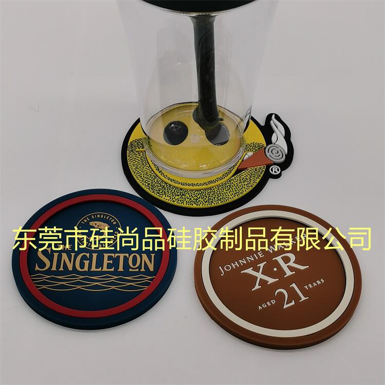 Fábrica de procesamiento personalizado de moda caricatura silicona taza de vinos extranjeros suave pegamento de goma goteo taza de té estereoscópica