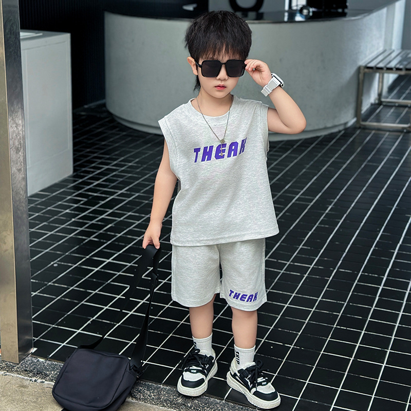 7363 traje de niño verano 2025 nuevos pantalones cortos de chaleco sin mangas delgados para niños estilo de verano deporte de dos piezas verano
