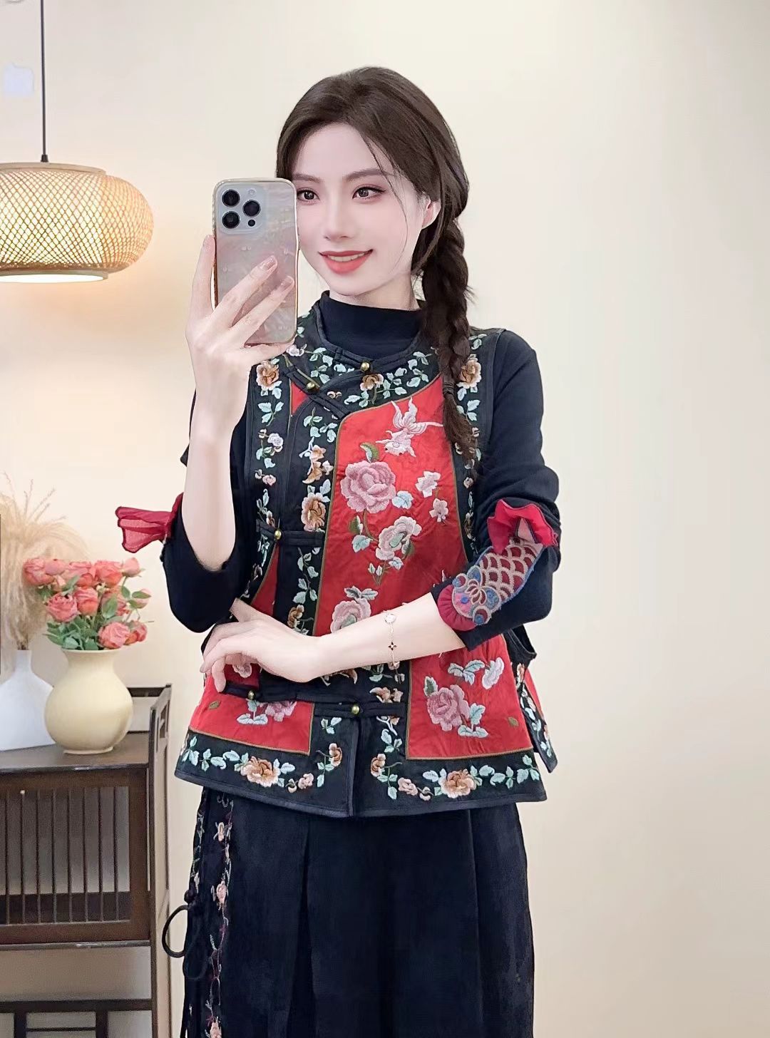 2026 primavera nueva suelta damas casuales de mediana edad cuello redondo bordado nacional camisa de hombro sin mangas chaleco