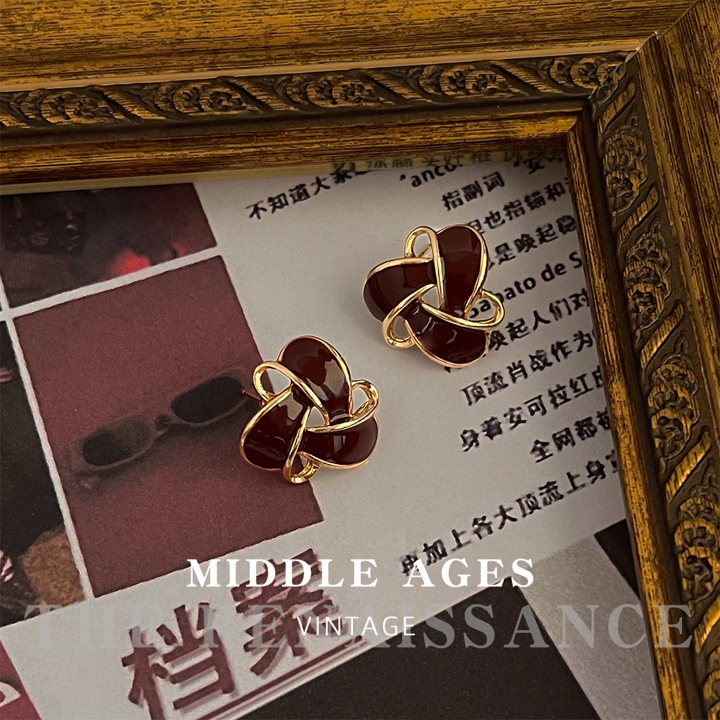 Vintage hollow spiral
Anchor red earrings oil drop vintage French style