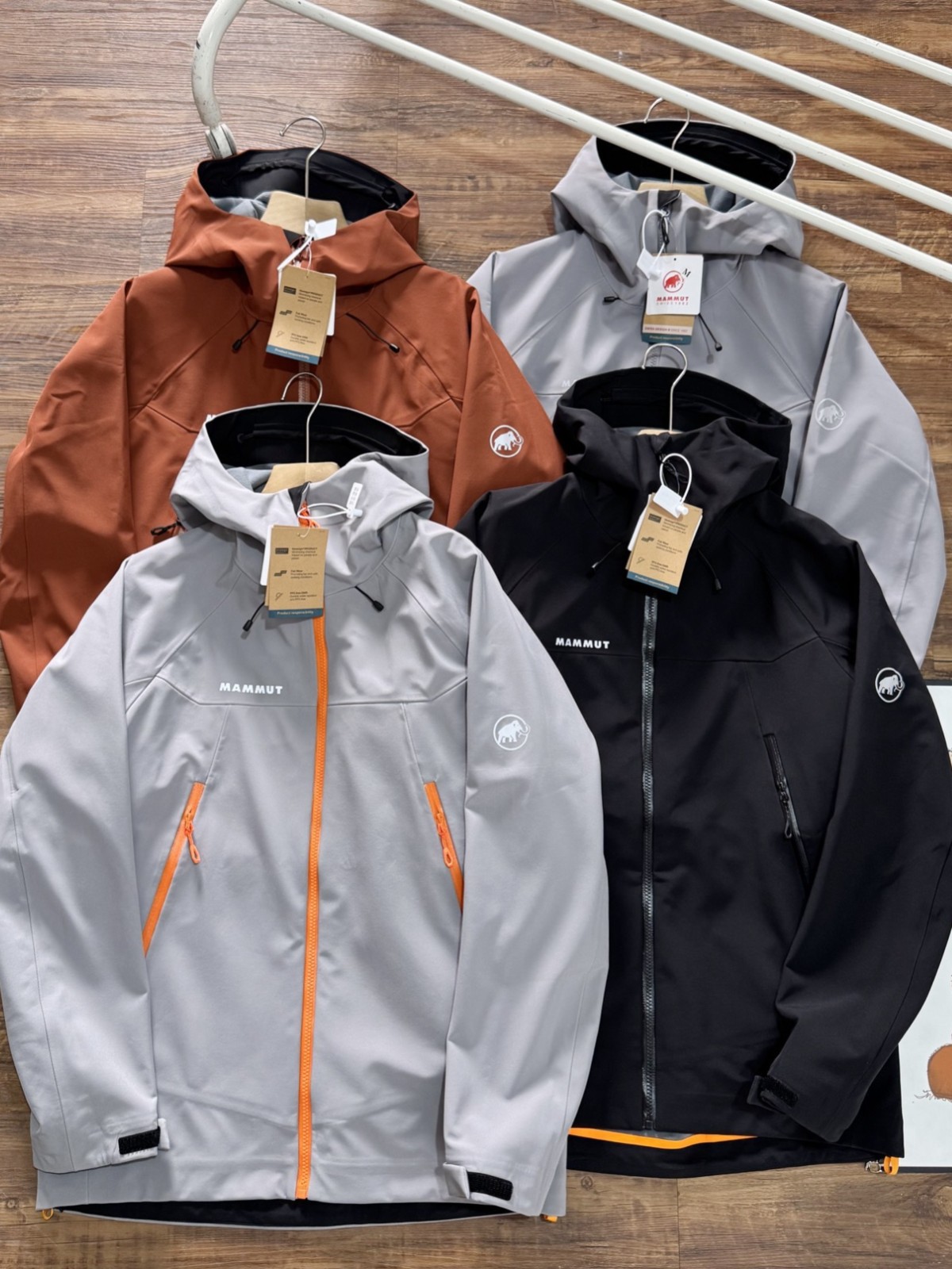 Mamut pareja 3K deportes al aire libre aves a prueba de viento impermeable con capuz de capa suave abrigo de asalto chaqueta