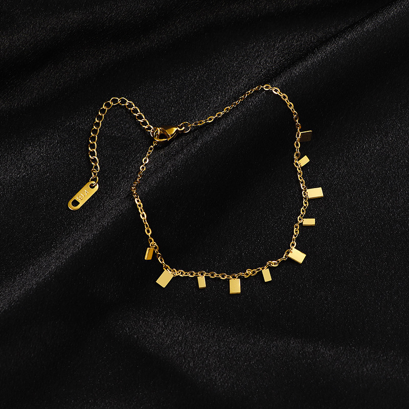 Pie cuadrada simple de bosque dorado, acero de titanio femenino, no se desvanece, cadena de pie explosiva en vivo, diseño de nicho, joyería de pie