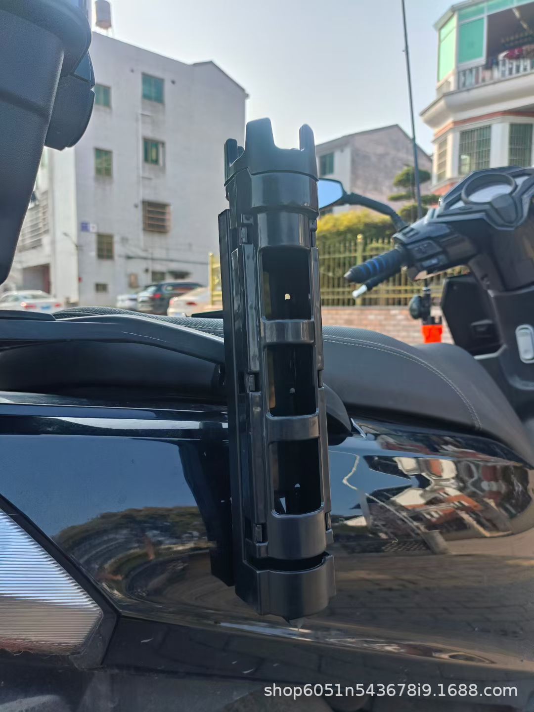 Motorcycle fishing rod holder, universal for electric vehicles, waterproof and portable fishing fixture for riding