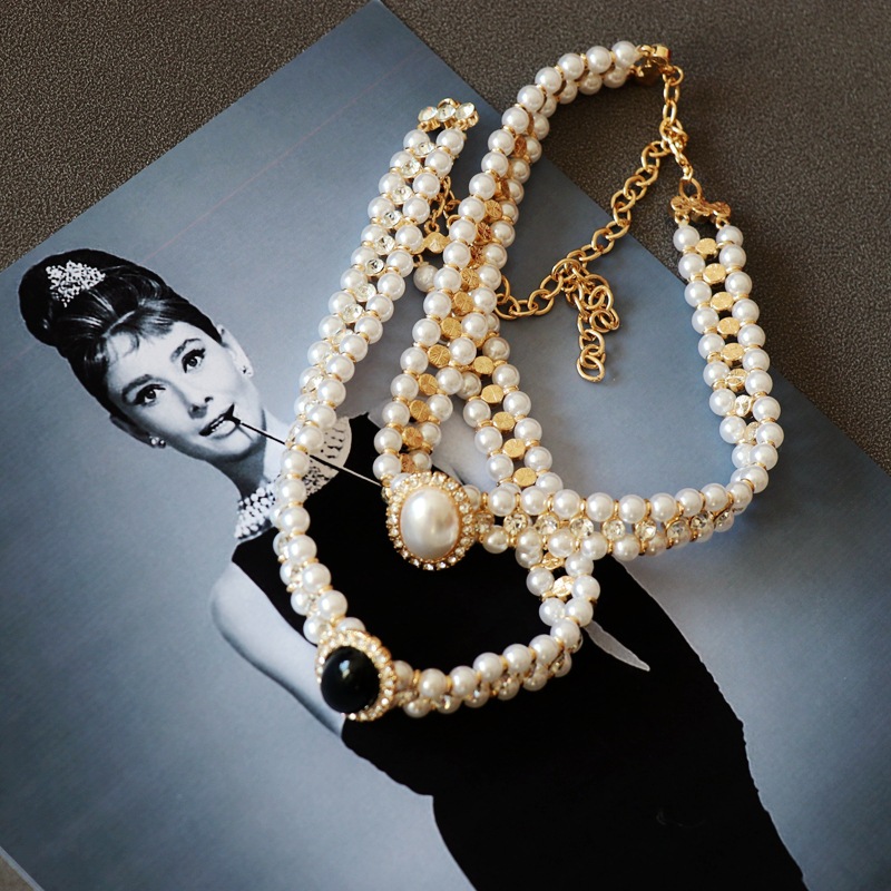 Collar Vintage Con Gemas Blancas Y Perlas Negras display picture 3