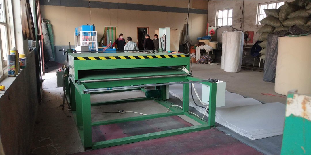 供应海绵压花机 瑜伽垫爬行垫防滑垫压花机 eva滚筒压纹机