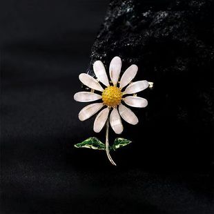 High-grade flower brooch Daisy ins style temperament female alloy corsage niche design sense pin jewelry wholesale