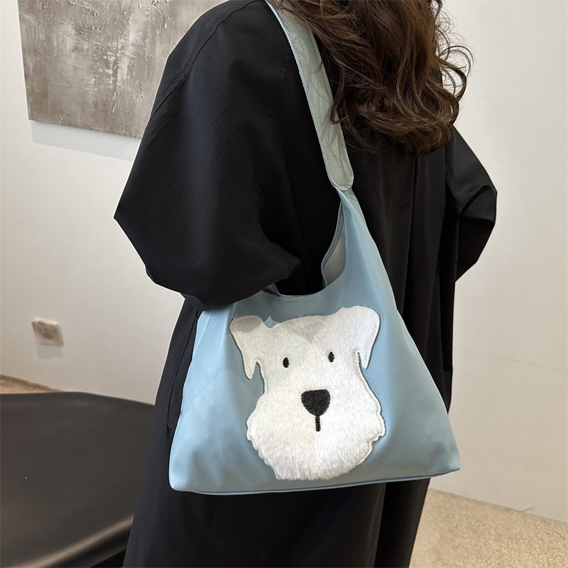 Simple y de alto valor exterior de moda bajo la axila 2024, otoño y invierno nuevo estilo coreano de gran capacidad de bolso de hombro de dibujos animados