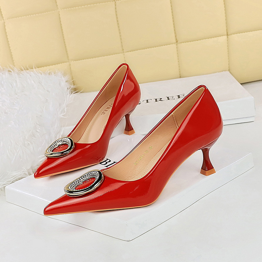 1961-K61 European And American Style Banquet Fashion Patent Leather Shallow Mouth Pointed Toe Metal Rhinestone Buckle_vogvips.com