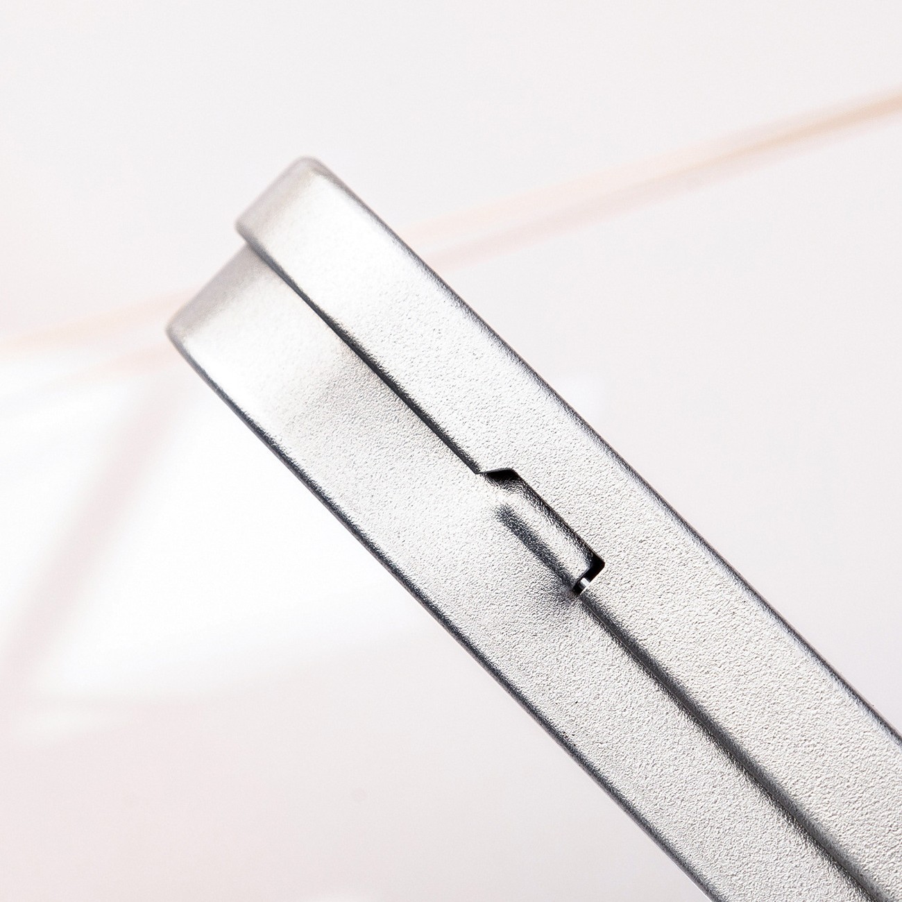 Fábrica al por mayor caja de hojalata papelería caja de lápiz negro publicidad caja de regalo Flip caja de lápiz de metal impresión LOGO