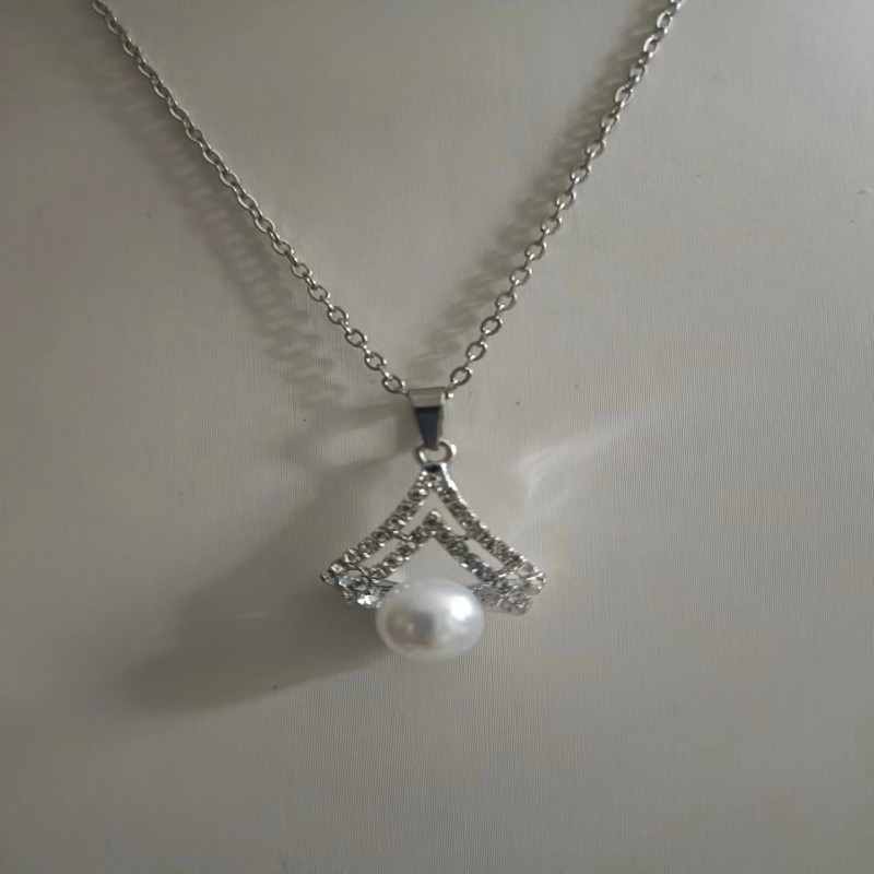 Collana elegante con micro inlay a forma di cuore e goccia_voghion.com