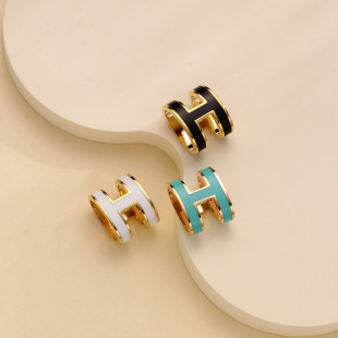 Classic letter silk scarf floating buckle pendant dual-use enamel craft gold-plated women's high-end elegant all-match fashion product