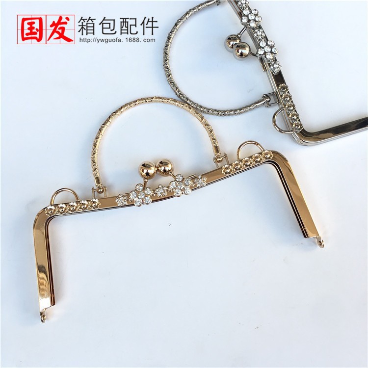 Agujero de tornillo dorado 23cm cintura cóncava sin agujero flor de ciruelo diamante abalorios mango de doble hoja boca oro