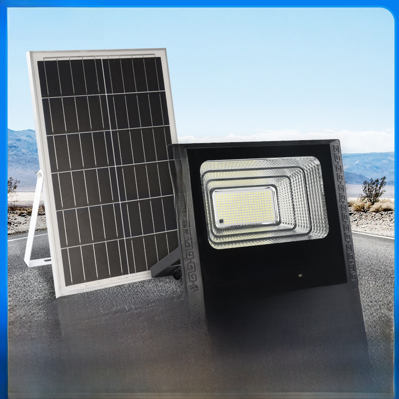 Travel bulb solar-powered
