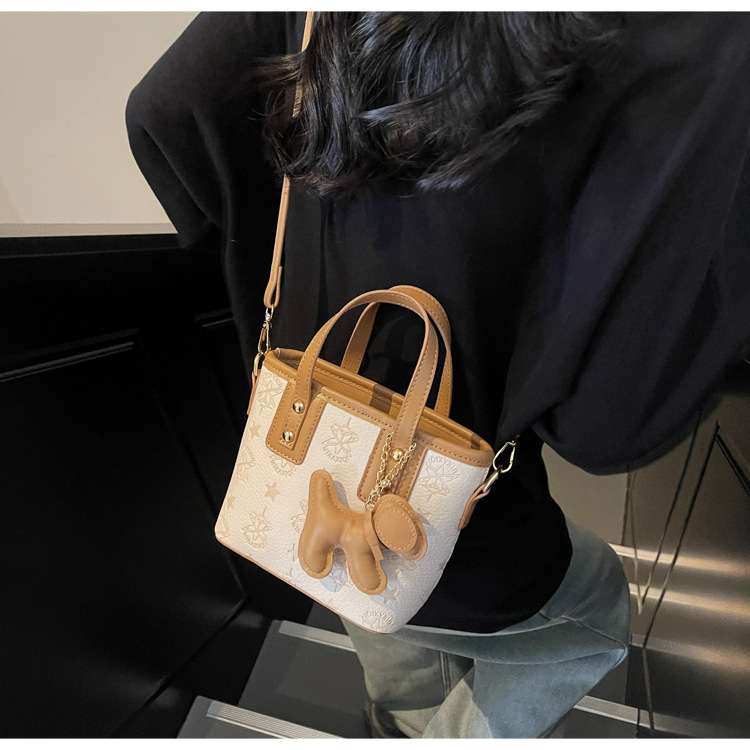 French niche fashion handbag for women, 2025 new high-end and stylish crossbody bag, casual and versatile bucket bag undefined